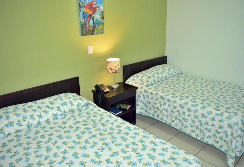 هتل Hostal De Asturias