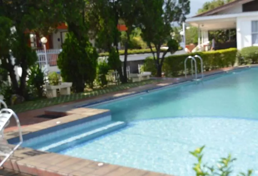 Hotel Lurus
