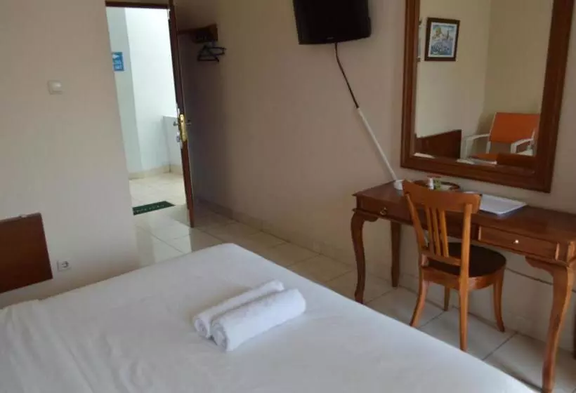 Hotel Lurus