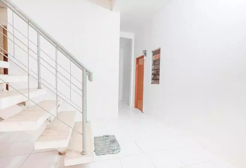 ホテル Oyo 160 Lontar Residence
