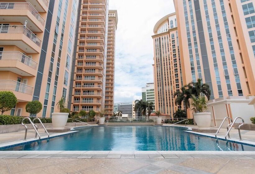 فندق Reddoorz Premium @ Venice Luxury Bgc 2