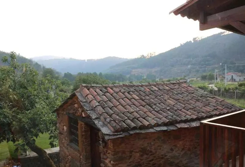 Hotelli Casa De Baixo Nature