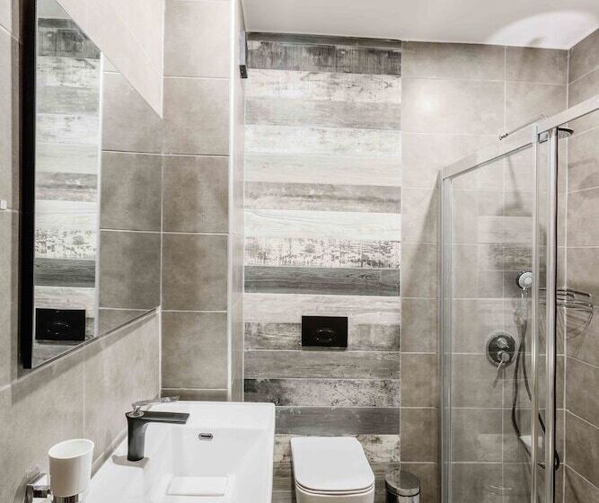 هتل G Suites Luxury Rentals