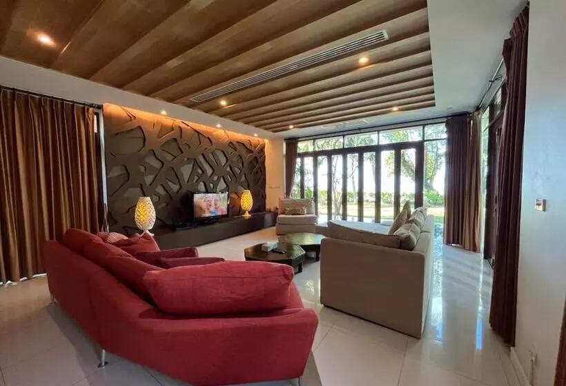 Amatapura Beach Villa 10