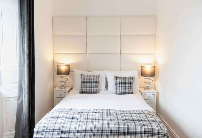 مسافرخانه Edinburgh Castle Apartments