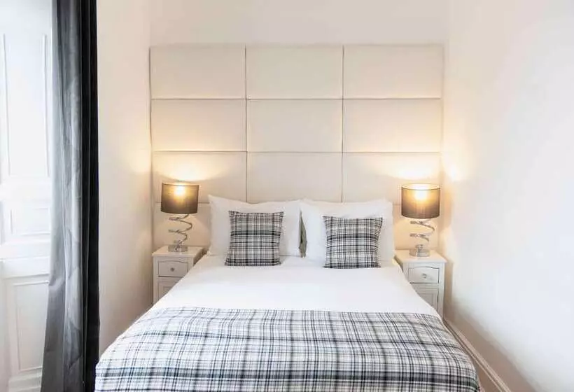 مسافرخانه Edinburgh Castle Apartments
