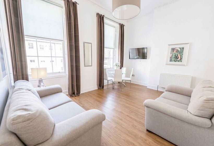 مسافرخانه Edinburgh Castle Apartments