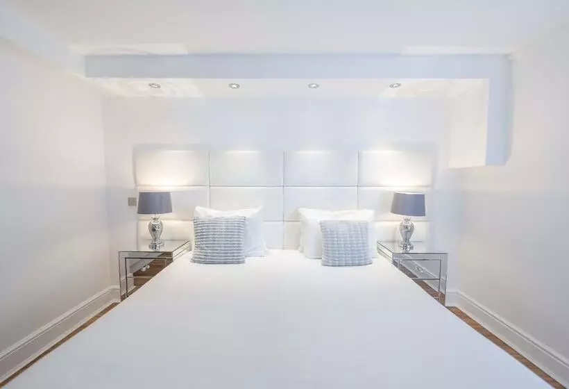 مسافرخانه Edinburgh Castle Apartments