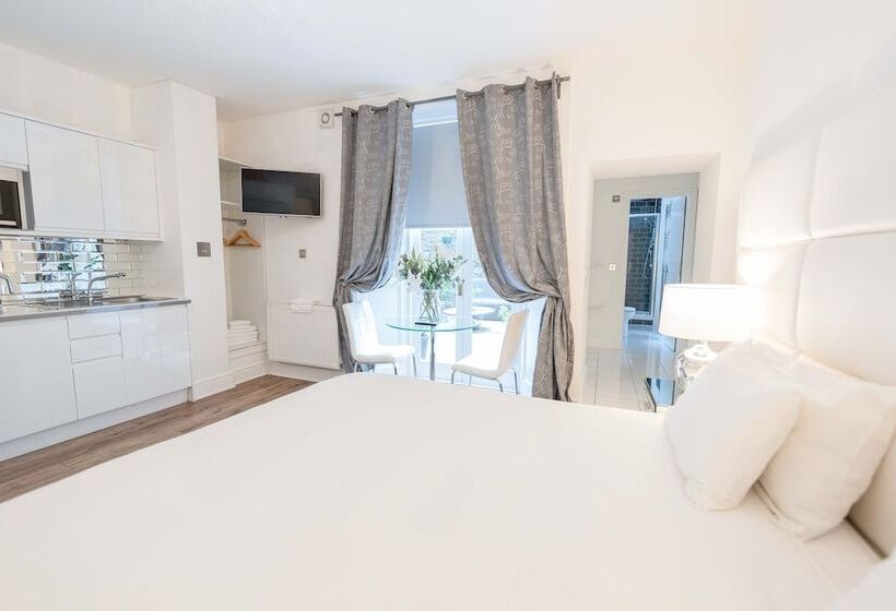 مسافرخانه Edinburgh Castle Apartments