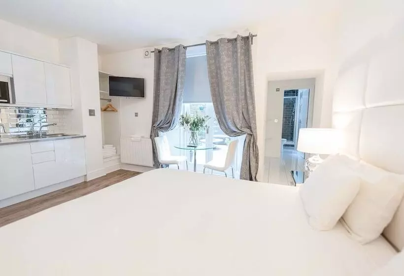 مسافرخانه Edinburgh Castle Apartments