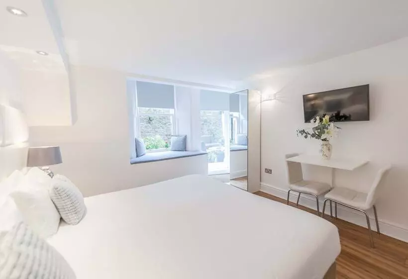 مسافرخانه Edinburgh Castle Apartments