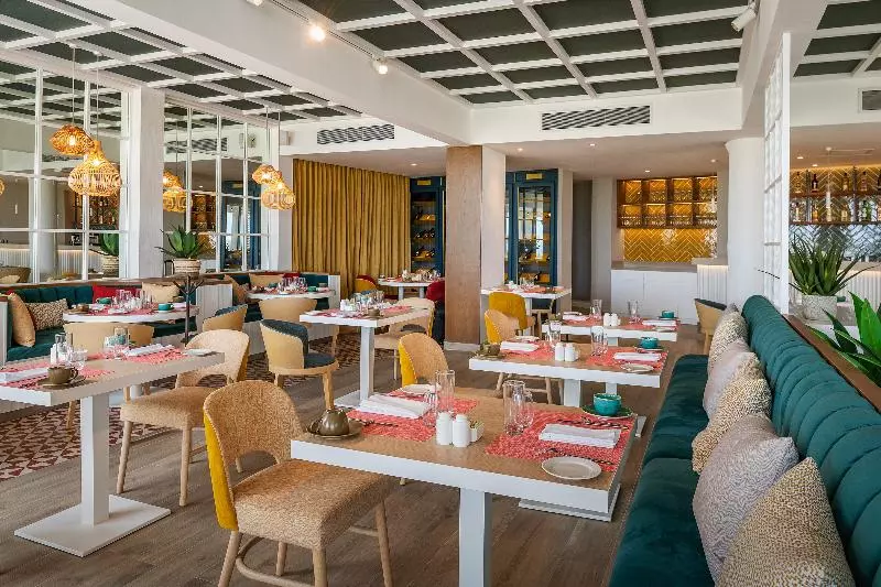 Hotelli Catalonia Grand Costa Mujeres All Suites & Spa   All Inclusive