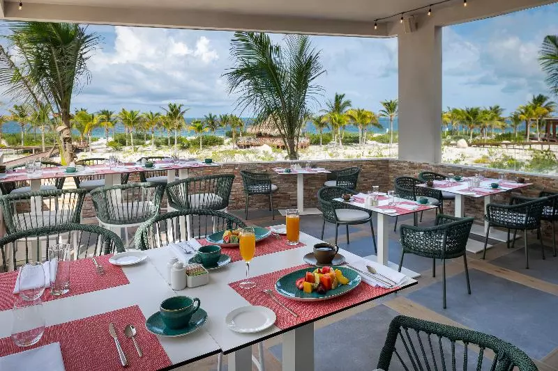 Hotelli Catalonia Grand Costa Mujeres All Suites & Spa   All Inclusive