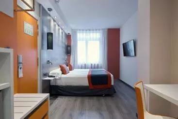 Отель Catalonia Mikado