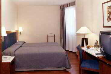 هتل Ginosi Pedralbes