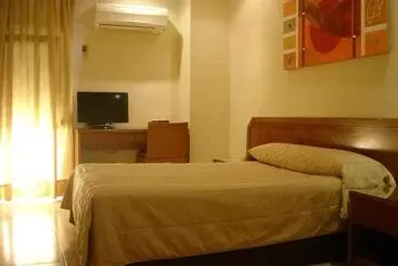 Отель Hostal Moreno