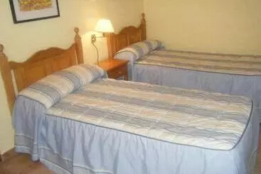 Отель Hostal Albe