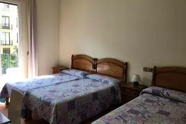 هتل Hostal Retiro