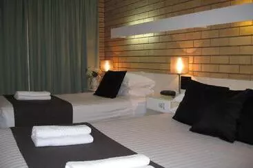 בית מלון כפרי Golden Harvest Motor Inn Moree