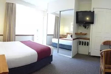 Three Explorers Motel