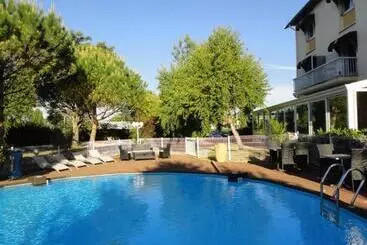 Hotell Logis Les Charmilles Chalonsursaone Sud