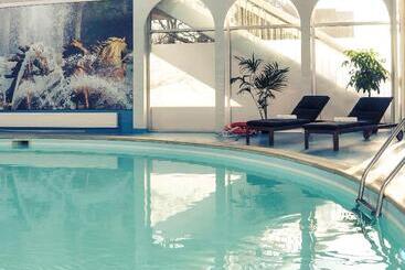 هتل Mercure Parisvelizy
