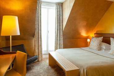 ホテル Le Manoir Du Lys, The Originals Relais