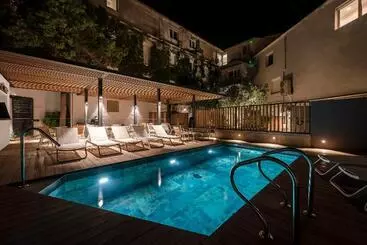 호텔 Les Elmes   Hôtel, Spa & Plage Privée