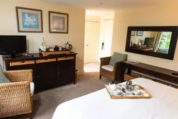 Rowton Hall Hotel And Spa