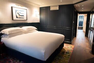 The Capital Hotel, Apartments & Townhouse