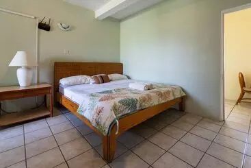 آپارتمان‌های توریست‌ها Wave Crest Suites