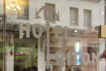 Triton Hotel Piraeus