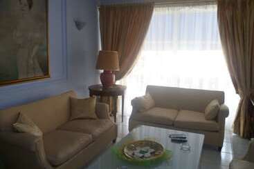 Triton Hotel Piraeus