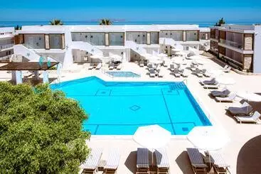 Lavris Hotel & Bungalows