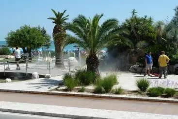 فندق Albergo Girasole Frontemare