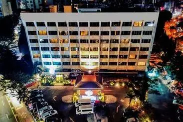 ホテル Grand Inna Tunjungan