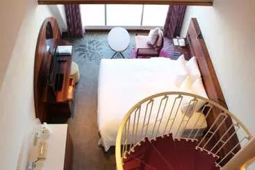 בית מלון כפרי Sheraton Okinawa Sunmarina Resort