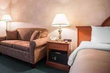 Отель Quality Inn New Columbia Lewisburg