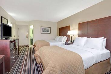 هتل Wyndham Garden Charlotte Airport Southeast