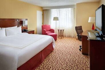 فندق Wyndham Cleveland Airport