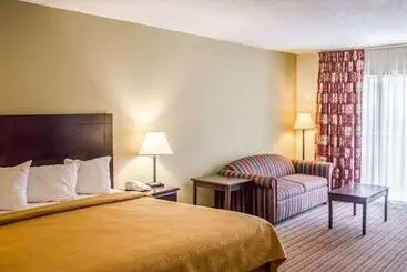 בית מלון כפרי Quality Inn & Suites Pensacola Bayview