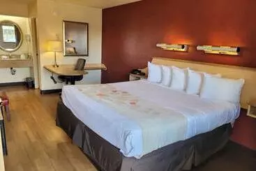 בית מלון כפרי Red Oak Inn Detroit Southfield