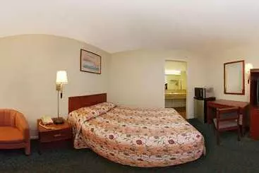 Motel 9 University Downtown