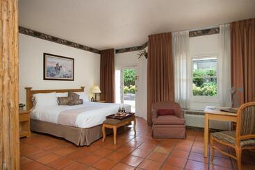 Y O Ranch Hotel And Conference Center