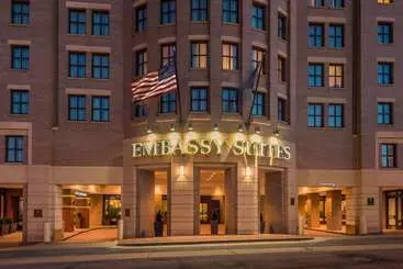 Отель Embassy Suites By Hilton Alexandria Old Town
