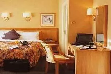 هتل Berjaya Eden Park London