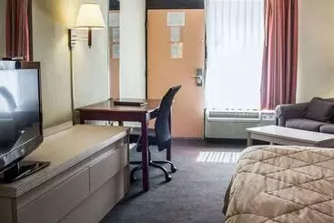 Отель Quality Inn & Suites St Augustine Beach Area