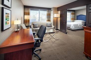 فندق Sheraton Fairplex Suites & Conference Center