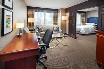 호텔 Sheraton Fairplex Suites & Conference Center