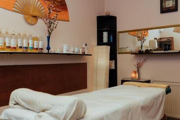 Korona Wellness, Rendezvény és Borszálloda